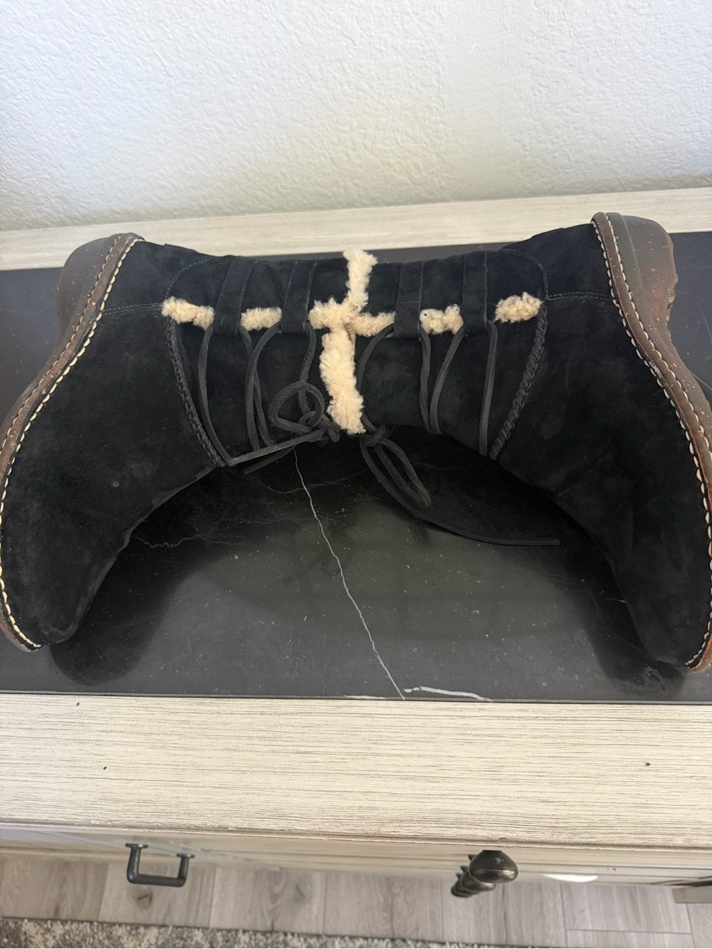 UGG Caspia Black Suede Shearling Lace Up Ankle Boots Women's Size 7 - Picture 4 of 10